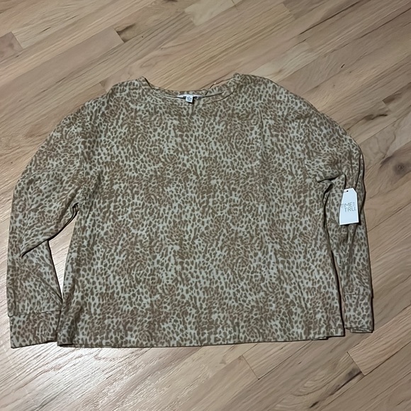New with tags! Time And Tru Sweater top - Picture 6 of 9